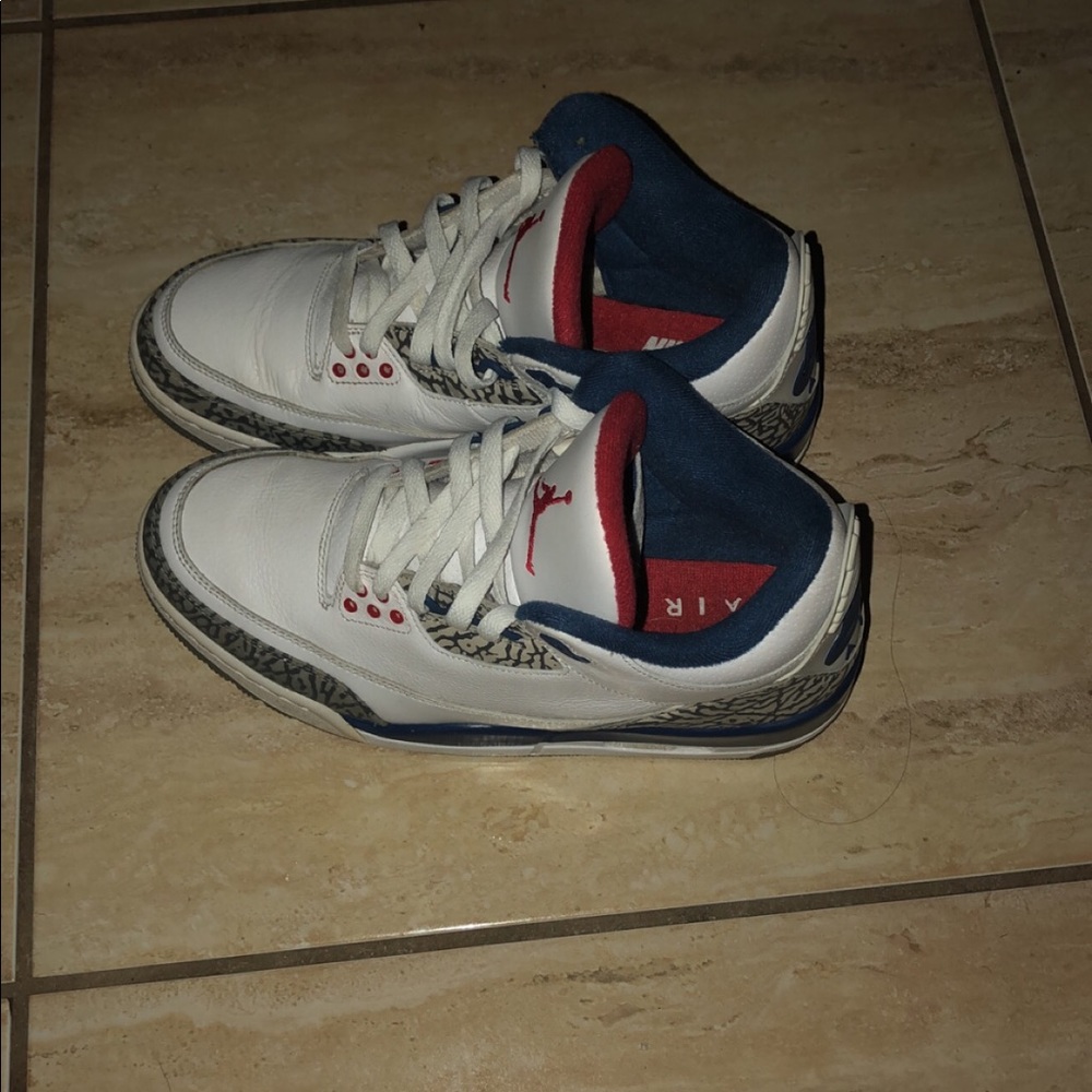 Jordan 3s - Picture 2 of 4